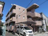 鉄筋コンクリート3階建ての外観タイル貼りマンション！