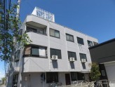 外観タイル貼り、鉄骨造3階建てマンション！