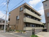 外観タイル張りの3階建てマンション！