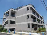 外観タイル張り、鉄骨造3階建てマンション！