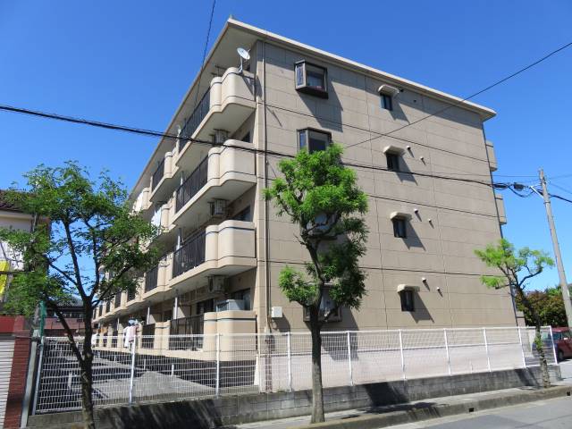鉄筋コンクリート造4階建ての賃貸マンション！